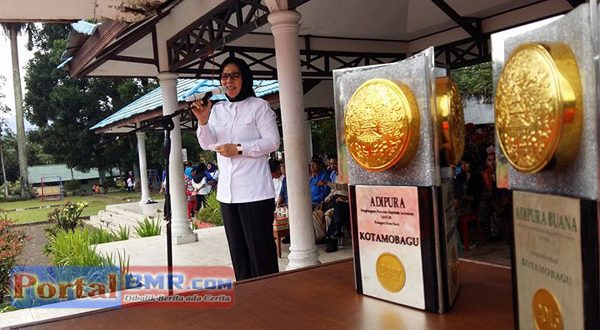 Walikota Kotamobagu Ir,Hj,Tatong Bara Saat Menyampaikan Ucapan Terimakasih Kepada Mayraakt Kotamobagu atas Tingkat Kesadaran Dalam Menjaga Kebersiahan Hingga Bisa Meraih Piala Adipura Buana